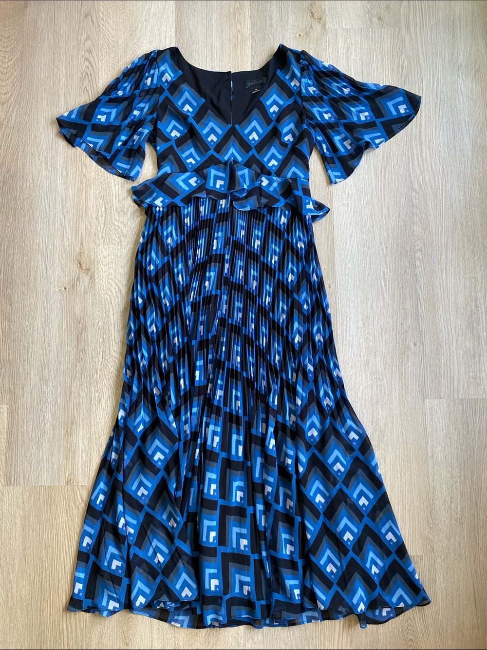 Club Monaco Blue Geometric Pleated Midi Dress Flutter Sleeve Peplum Size 4 - Picture 2 of 14